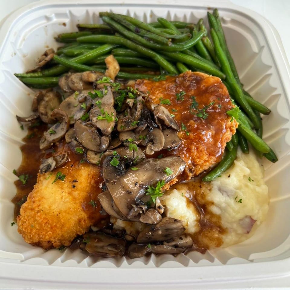 Chefhouse American cuisine: fried chicken with mushroom gravy, mashed potatoes, and green beans.